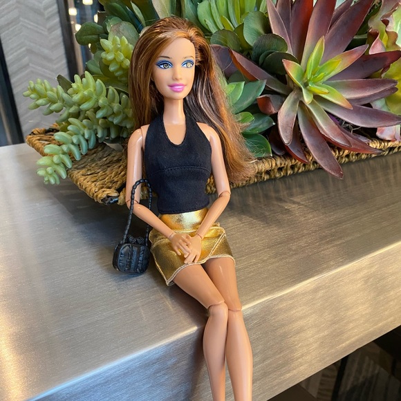 New Barbie Fashionistas - Teresa Doll - Picture 7 of 16